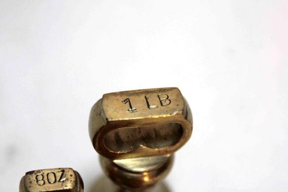Традиционные английские гири 19 век. Латунь, полный набор