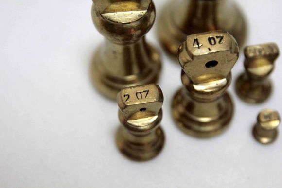 Традиционные английские гири 19 век. Латунь, полный набор