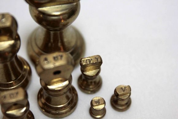 Традиционные английские гири 19 век. Латунь, полный набор