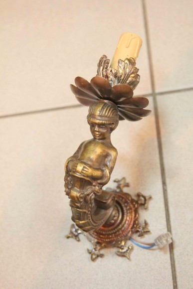 Парные винтажные бра с мальчиком из латуни