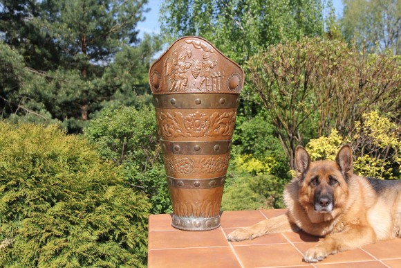 Восхитительный огромный Угольник. Европа. Высота почти 1 метр