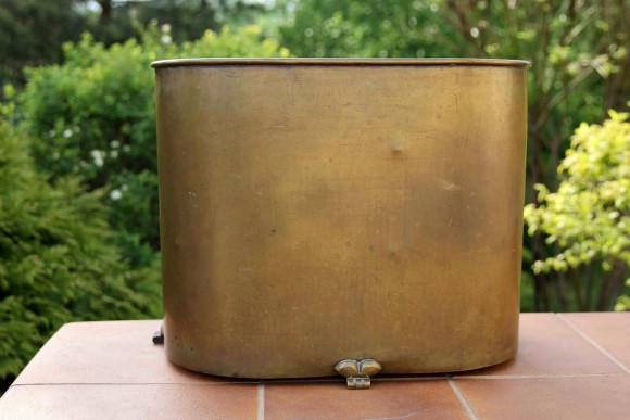 Старинная емкость для дров, угля или золы из латуни в патине