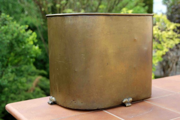 Старинная емкость для дров, угля или золы из латуни в патине