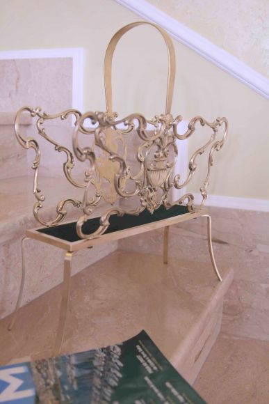 Ажурная бронзовая газетница 