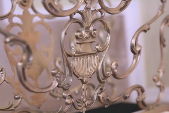 Ажурная бронзовая газетница 