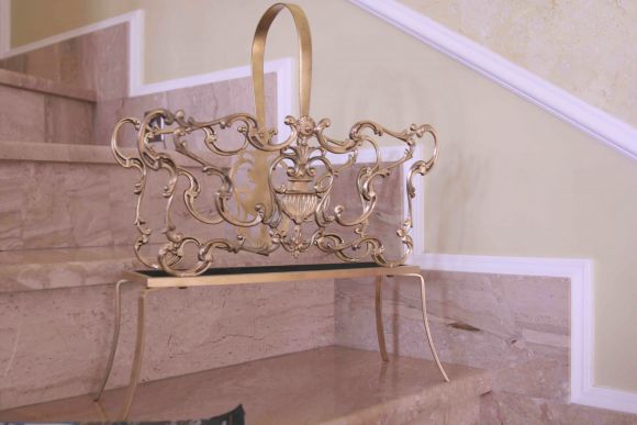 Ажурная бронзовая газетница 