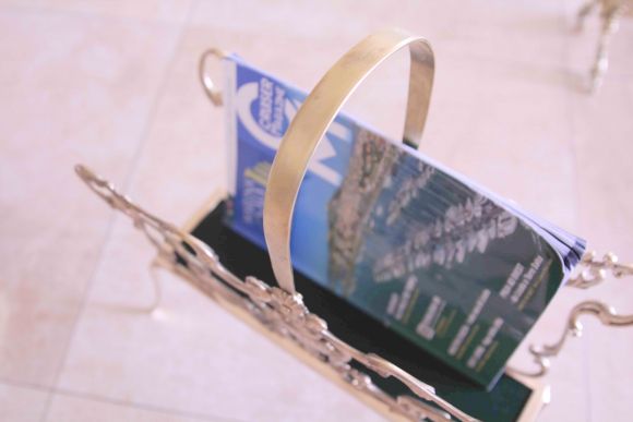 Ажурная бронзовая газетница 