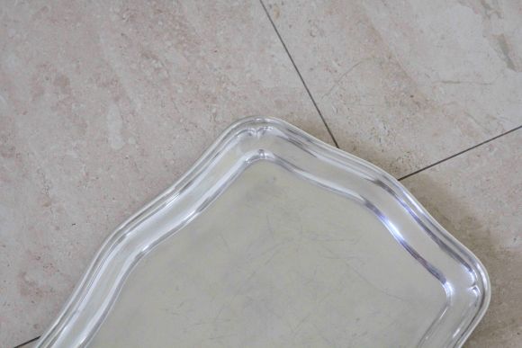 Старинный тяжелый поднос в серебре