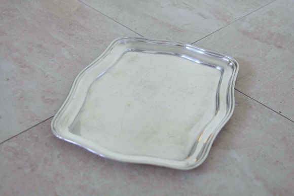 Старинный тяжелый поднос в серебре