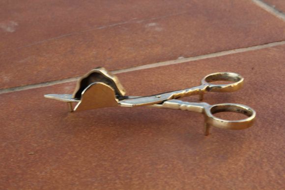 Старинный гаситель для пламени свечи