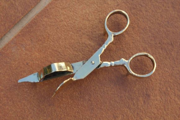 Старинный гаситель для пламени свечи