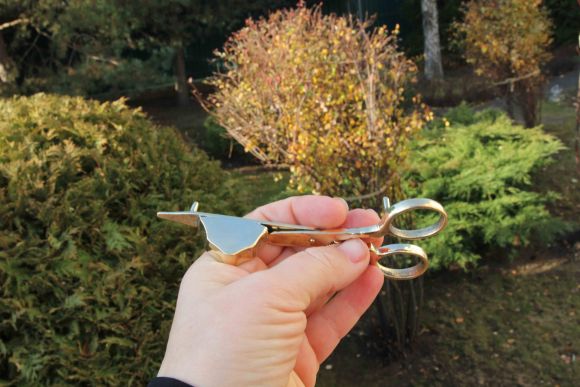 Старинный гаситель для пламени свечи