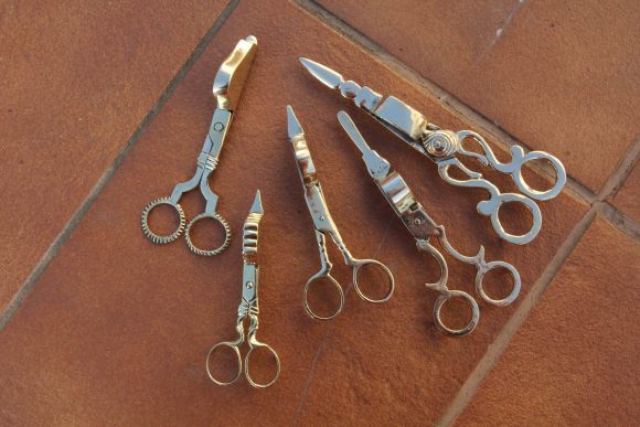 Старинный гаситель для пламени свечи