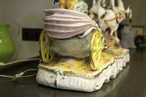 Потрясающей красоты антикварный светильник из фарфора Capodimonte. Италия. Начало 20в.