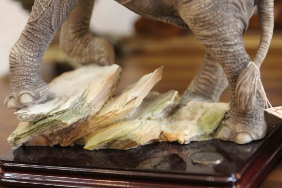 Винтажная статуэтка "Слон на камнях". Италия. 20 век.