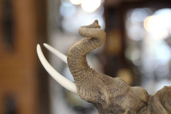 Винтажная статуэтка "Слон на камнях". Италия. 20 век.