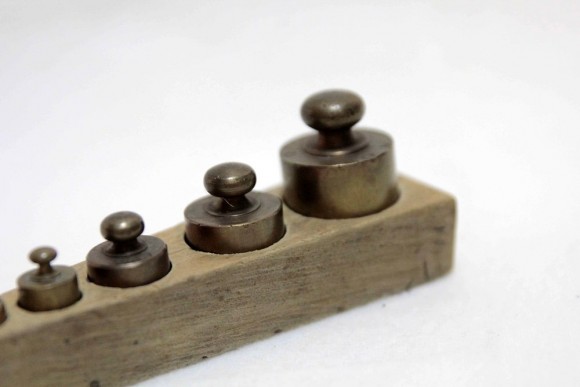 Антикварный набор гирек - мер. РАЗНОВЕСЫ. Европа. Начало 20 века
