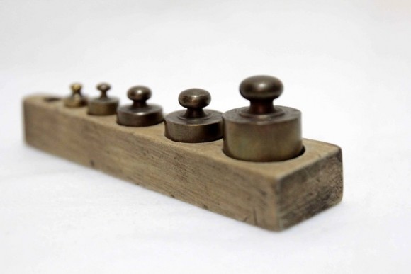 Антикварный набор гирек - мер. РАЗНОВЕСЫ. Европа. Начало 20 века