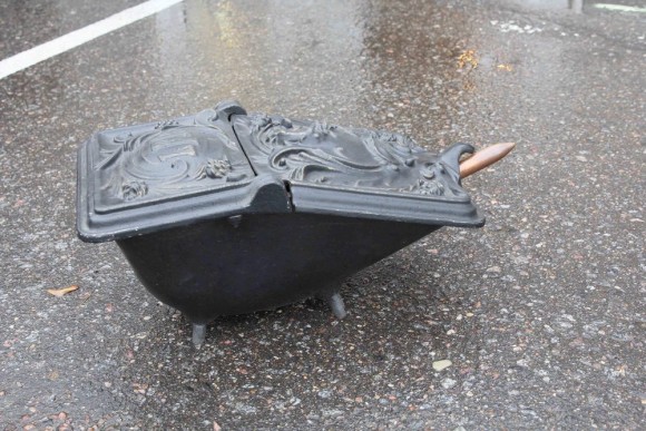 Красота! Старинная чугунная угольница. Европа. Конец 19 века
