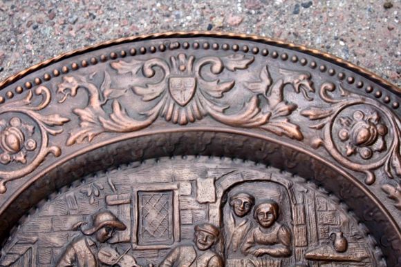 Овальное панно из меди в патине ДОМАШНИЙ ПРАЗДНИК