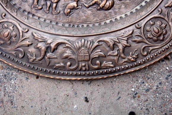 Овальное панно из меди в патине ДОМАШНИЙ ПРАЗДНИК