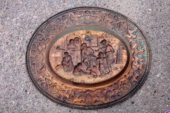 Овальное панно из меди в патине ДОМАШНИЙ ПРАЗДНИК