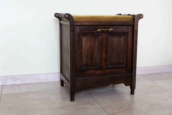 Антикварная банкетка в прихожую с мягким бархатом