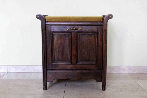 Антикварная банкетка в прихожую с мягким бархатом