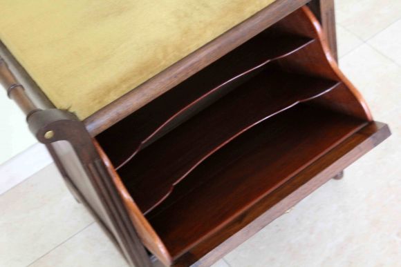 Антикварная банкетка в прихожую с мягким бархатом