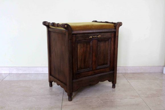 Антикварная банкетка в прихожую с мягким бархатом