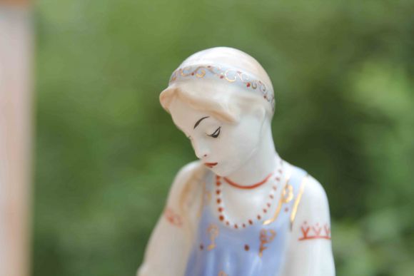 Сюжетная статуэтка Аленушка с козленочком. Старая гжель