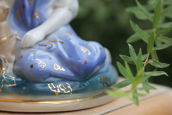 Сюжетная статуэтка Аленушка с козленочком. Старая гжель