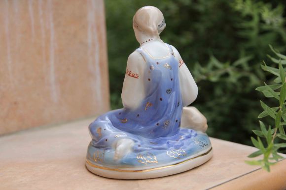 Сюжетная статуэтка Аленушка с козленочком. Старая гжель