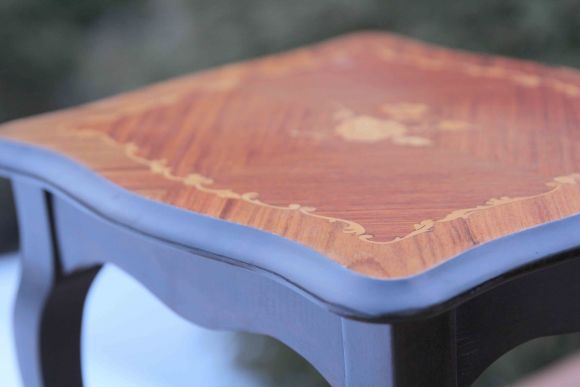 Очень красивый, винтажный набор "столик-матрешка" с инкрустацией.