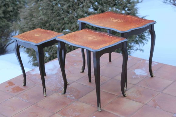 Очень красивый, винтажный набор "столик-матрешка" с инкрустацией.