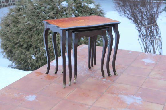 Очень красивый, винтажный набор "столик-матрешка" с инкрустацией.