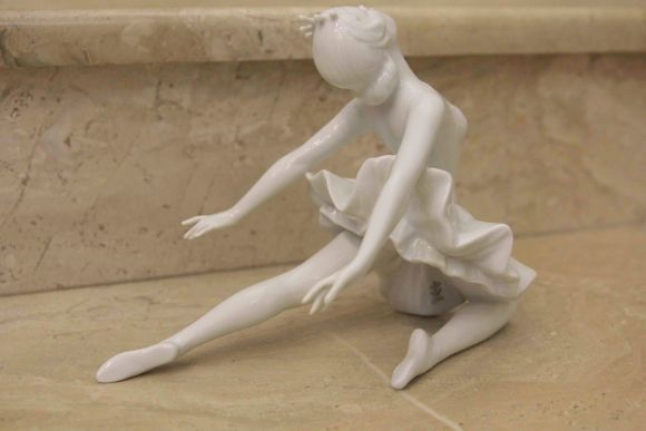 Изящная белоснежная балерина Wallendorf винтаж Германия