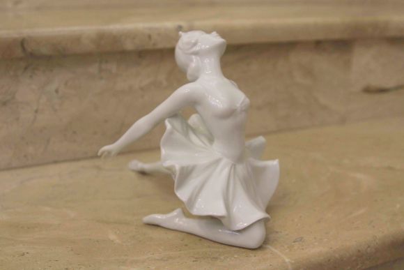 Изящная белоснежная балерина Wallendorf винтаж Германия