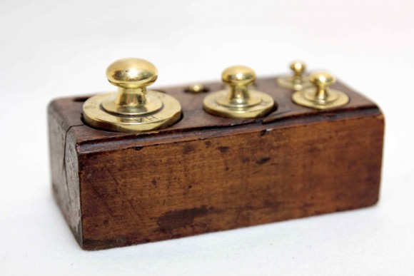 Антикварный набор гирек - мер. Разновесы. Европа. Начало 20 века.