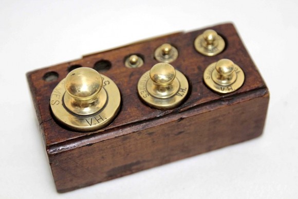 Антикварный набор гирек - мер. Разновесы. Европа. Начало 20 века.