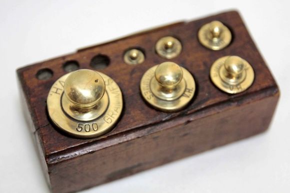 Антикварный набор гирек - мер. Разновесы. Европа. Начало 20 века.