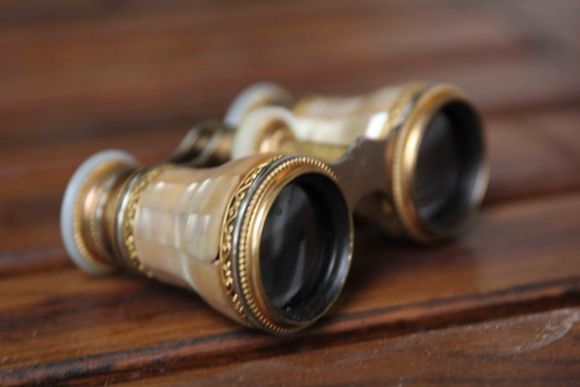 Старинный антикварный бинокль "Перламутровый". Европа