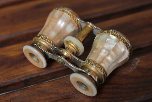 Старинный антикварный бинокль "Перламутровый". Европа