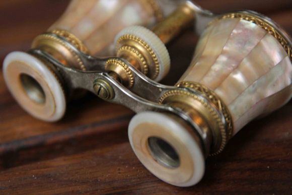 Старинный антикварный бинокль "Перламутровый". Европа