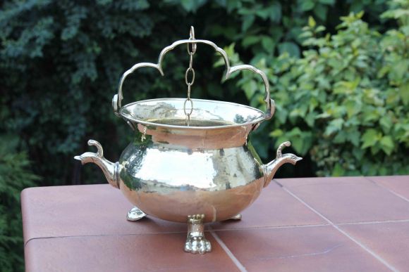 Необычный огромный рукомойник - двуносик из латуни