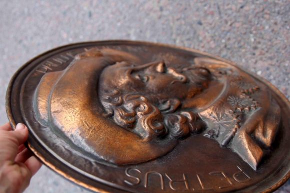 Медное панно с портретом выдающегося РУБИНСА