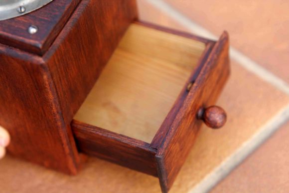 Антикварная ручная кофемолка из дерева.Европа.Начало 20 века