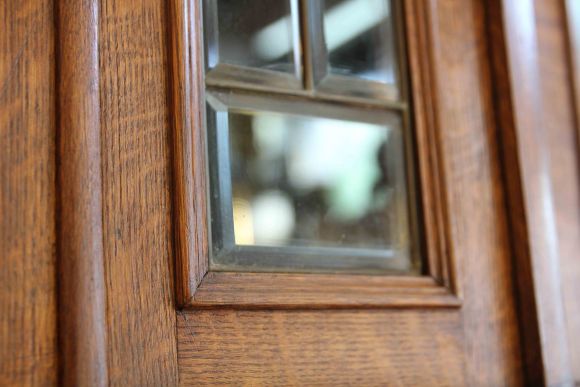 Антикварный шкаф-витрина из массива дуба с витражами из фацетных стекол. Европа. Начало 20 века. 