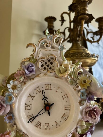 Английские фарфоровые каминные часы с цветами и птицами