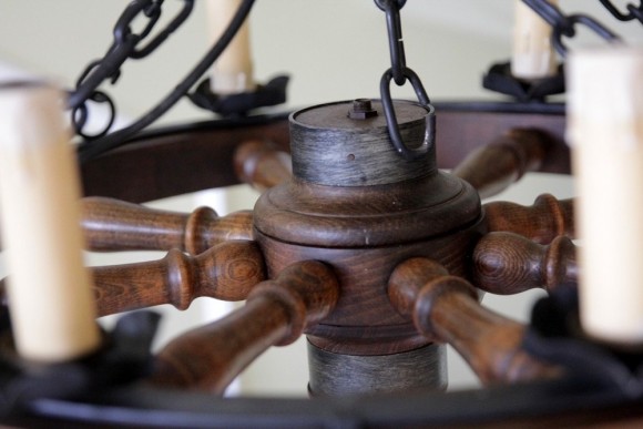 Винтажная круглая люстра. Европа. Массив дерева. Реставрация